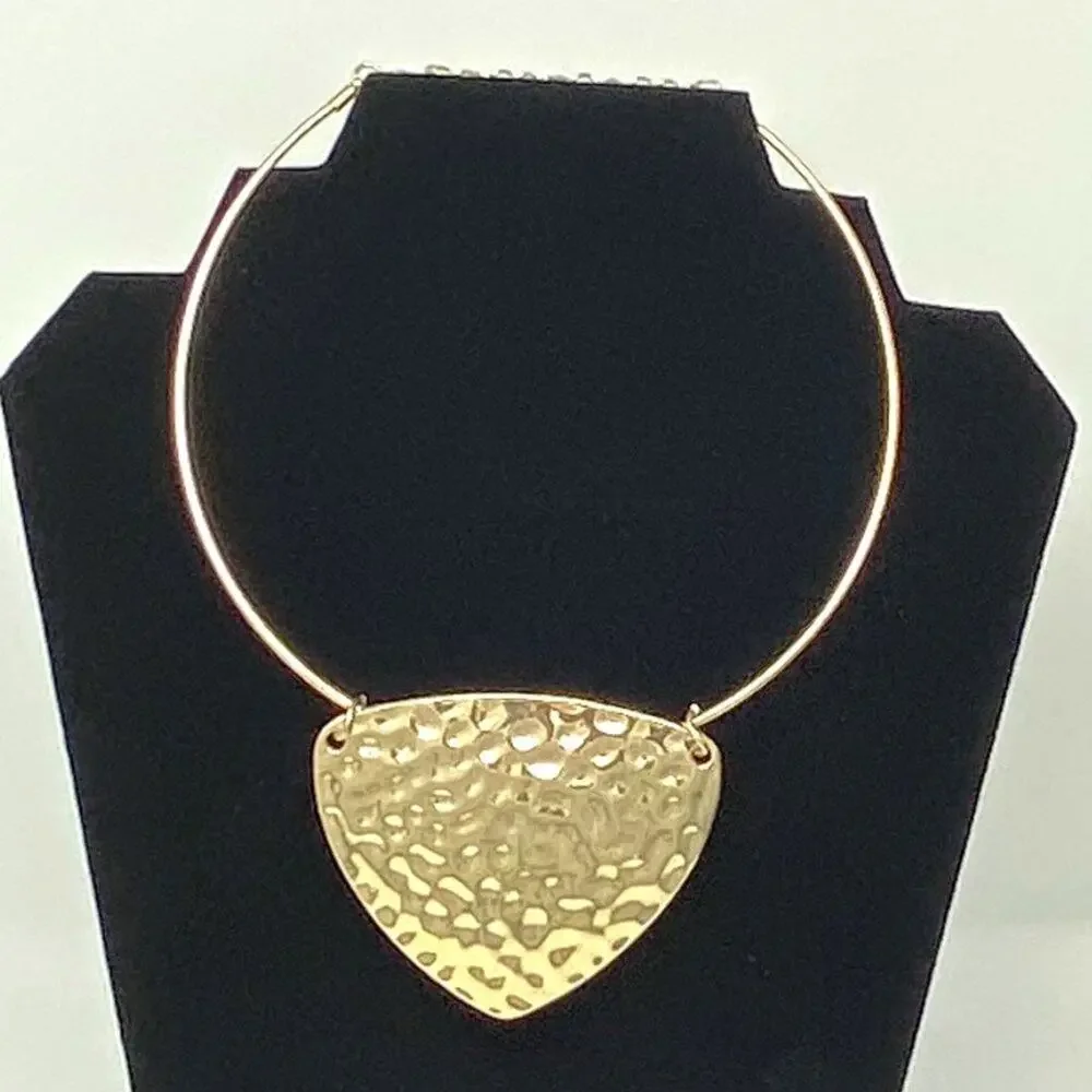 Unbranded these choker